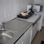 Cafe Alice & Gmbh 호스텔 *