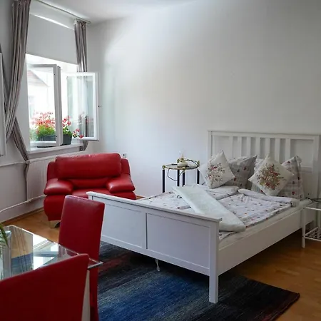 Hostel Cafe Alice & Gmbh *