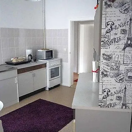 Cafe Alice & Gmbh Hostel *