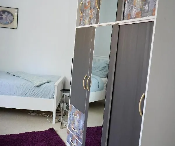 Cafe Alice & Gmbh Hostel