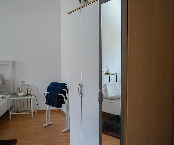 Cafe Alice & Gmbh Vandrarhem